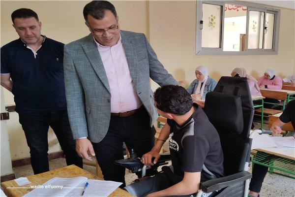 وكيل «تعليم دمياط» يتفقد امتحانات النقل بمدارس الزرقا ويشدد على دقة التصحيح