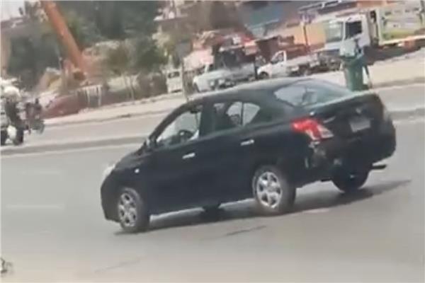 ضبط قائد سيارة للسير عكس الاتجاه بالقاهرة: «كنت باختصر الطريق»