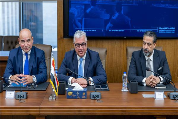 رئيس اقتصادية قناة السويس يستقبل وفد حكومة مدينة تونغلينغ الصينية