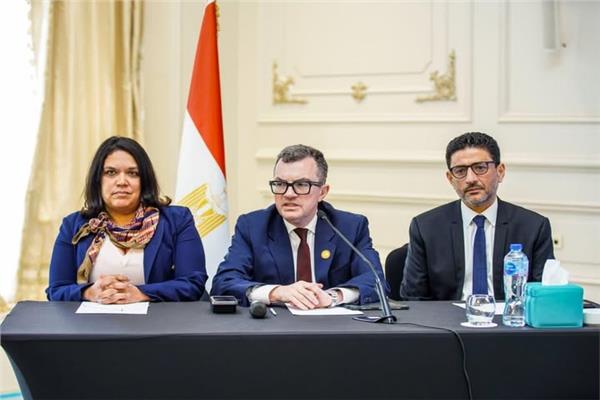 بحضور ممثلوا البنك المركزي واتحاد البنوك ومؤسسات دولية