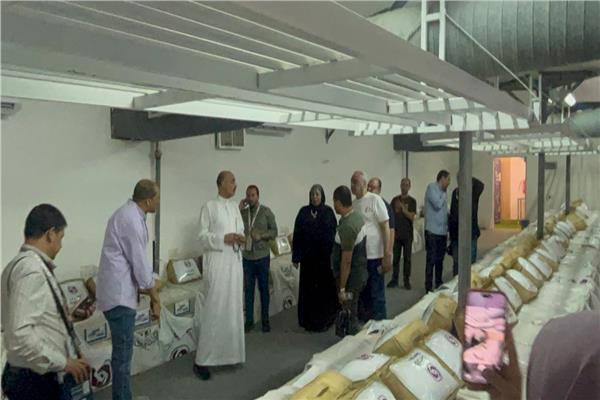 قيادات بعثة الحج السياحي خلال تفقد مخصصات الحجاج