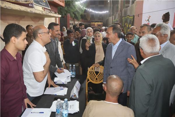  محافظ سوهاج يعلن  نيدة  قرية صديقة لذوى الاعاقة بسوهاج