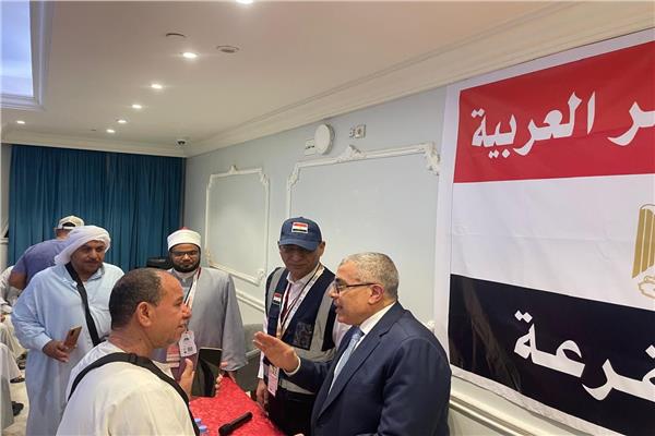 اللمسات الأخيرة لتجهيز مخيمات عرفات وقائمة وجبات الـ”VIP” للحجاج
