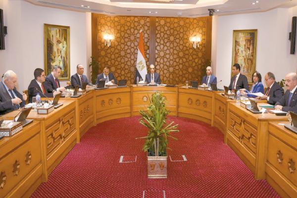 د. بدر عبد العاطى ومحمد على النفطى وأحمد عطاف خلال البيان الثلاثى المشترك