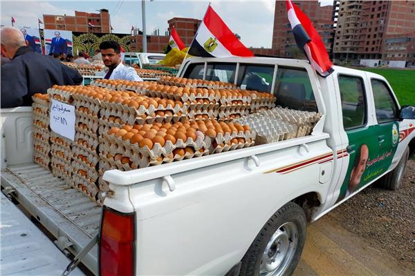 قوافل متحركة لبيع المنتجات الغذائية