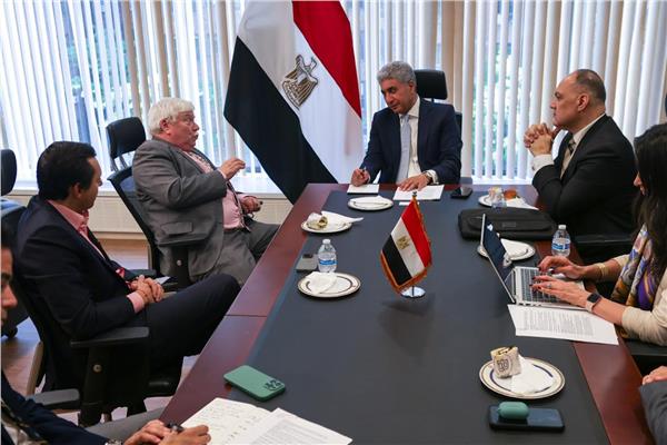 وزير السياحة والآثار يلتقى عدد من منظمي الرحلات بالسوق الأمريكي