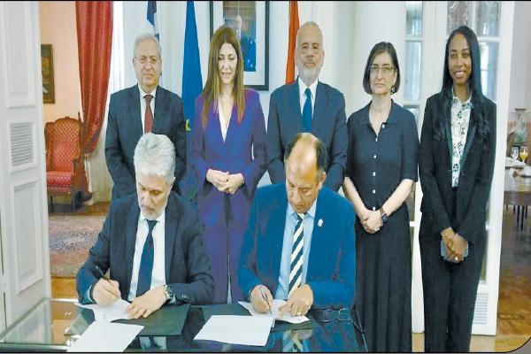  توقيع اتفاق إنشاء فرع دولى لجامعة ديموقريطوس بجامعة العاصمة