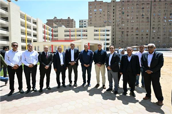 رئيس الوزراء خلال جولة تفقدية بالجيزة