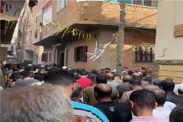 تشييع جثمان ربة منزل قُتلت غدرًا على يد زوجها