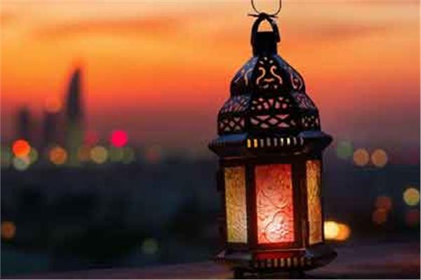 فانوس فوق المقطم