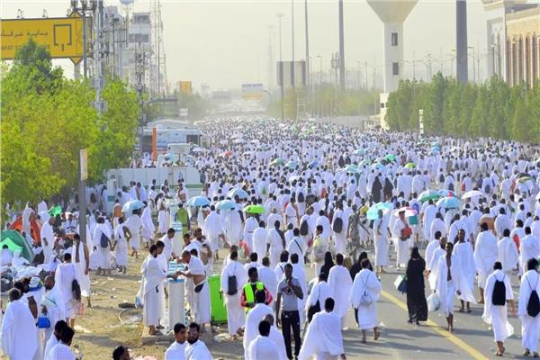 تصعيد حجاج السياحة لعرفات