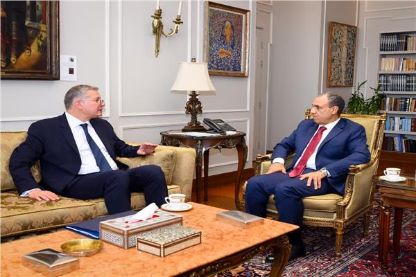 وزير الخارجية يستقبل وزير البترول والثروة المعدنية  