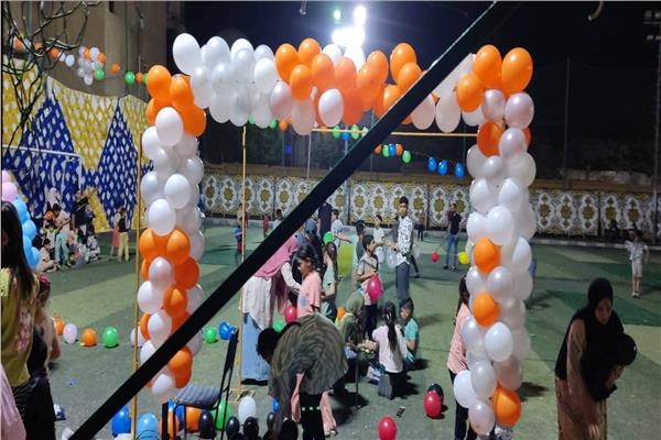 توافد المواطنين على المساجد والساحات لاداء صلاة العيد