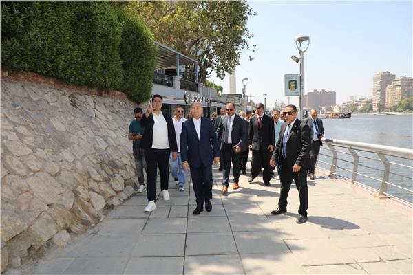 محافظ القاهرة يشارك المواطنين احتفالهم بعيد الأضحى المبارك