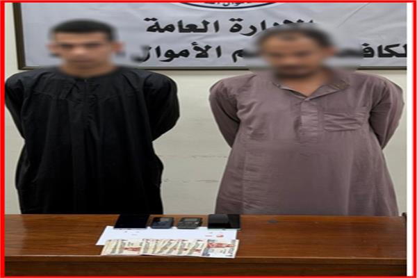 المتهمان عقب القبض عليهما 