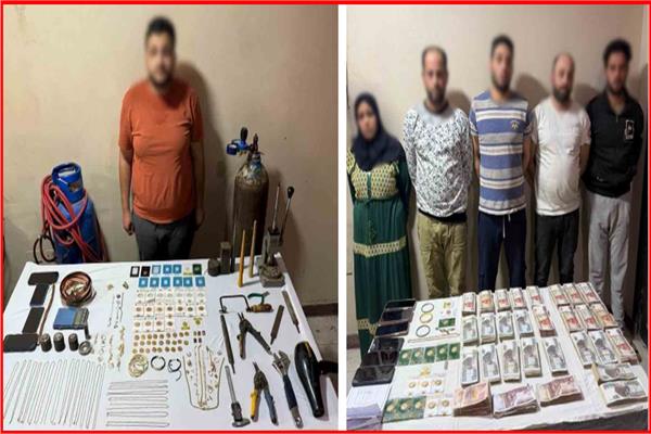المتهمون بعد القبض عليهم وأمامهم المضبوطات