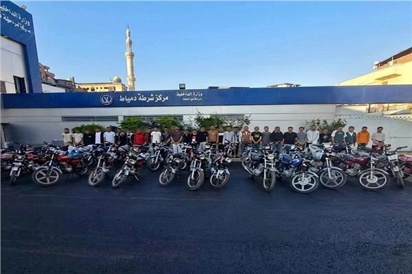 المتهمين عقب القبض عليهم 