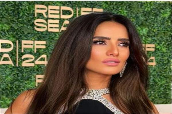  الفنانة زينة