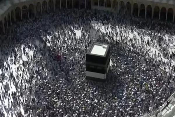  الحجاج يؤدون طواف الوداع في أجواء منظمة وانسيابية