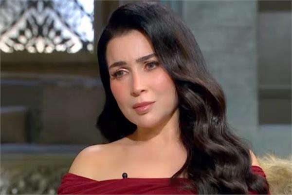 الفنانة مي عز الدين 