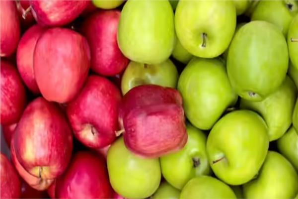 التفاح الأحمر والأخضر
