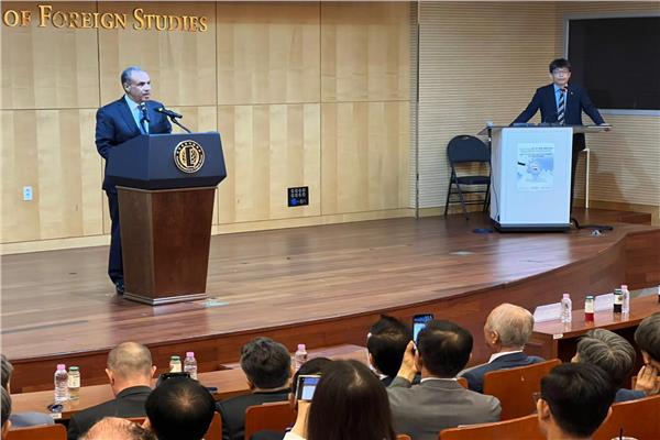 وزير الخارجية يلقي محاضرة بجامعة "هانكوك" الكورية