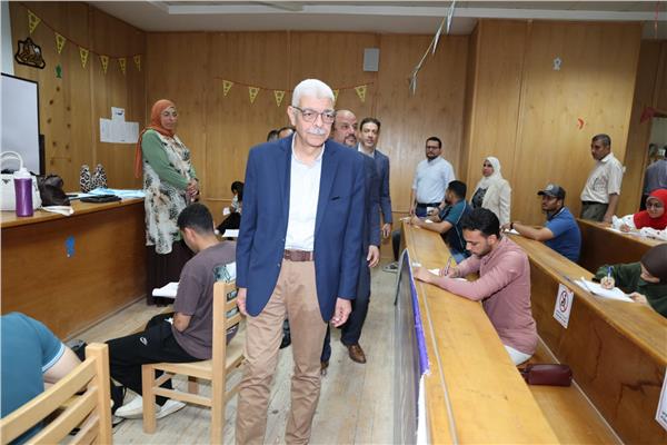 القاصد يتابع سير امتحانات كلية طب الأسنان بجامعة المنوفية 