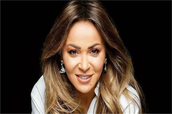 المذيعة مريم أمين