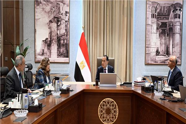 Mostafa Madbouly reviews Alexandria projects