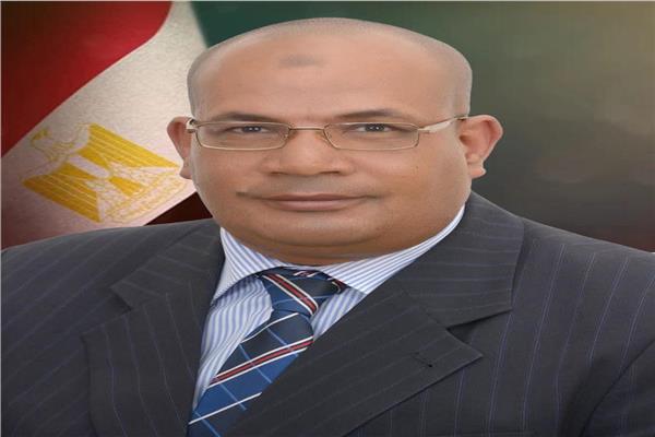 الدكتور عبدالعزيز