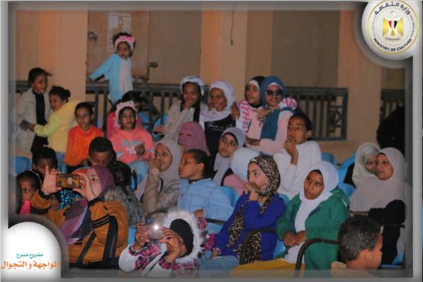 مسرح المواجهة والتجوال