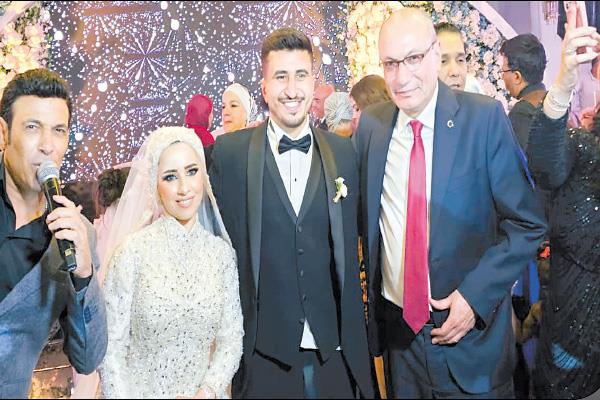 احتفل محمد نبيل الحسينى