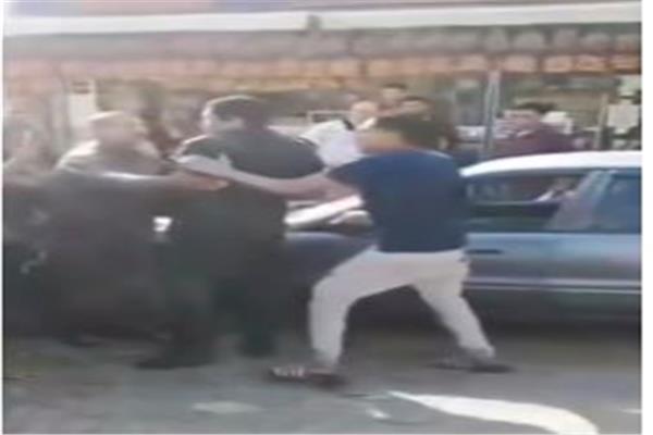 الضابط أثناء المشاجرة