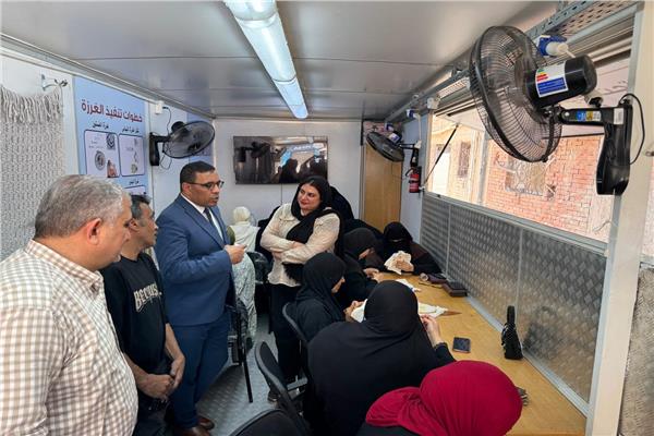 فعاليات دورة تدريبية متخصصة للفتيات على المشغولات اليدوية