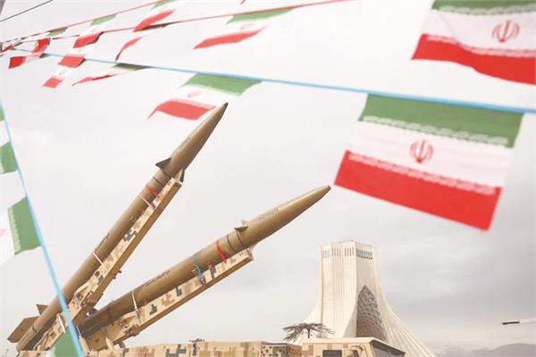 صاروخان معروضان خلال احتفالات سابقة بطهران
