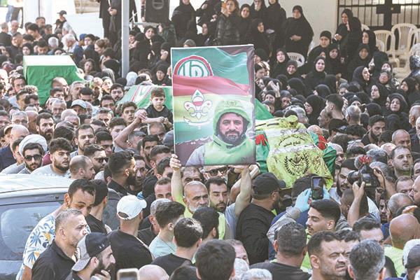 تشييع ضحايا الغارة الإسرائيلية أمس على جنوب لأبنان 