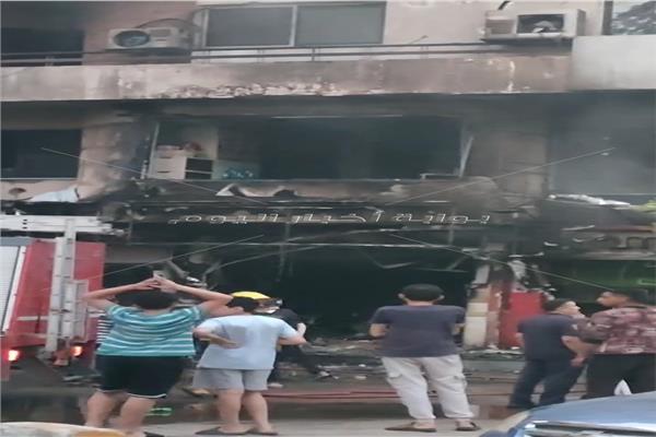 ننشر الصور الأولى من حريق محل ألعاب أسفل عقار سكني ببنها ..عاجل 