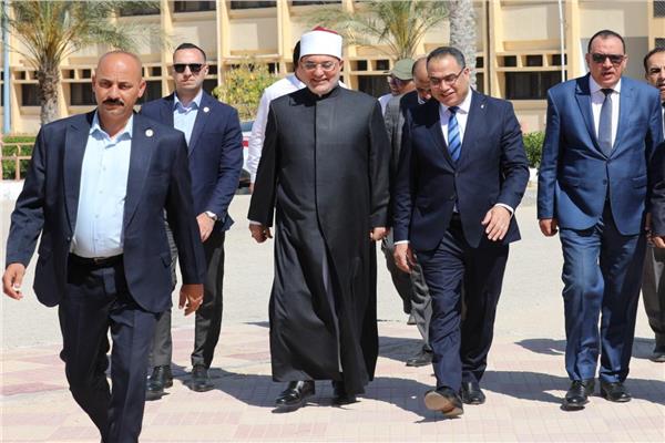 رئيس جامعة العريش و مفتي جمهورية مصر العربية