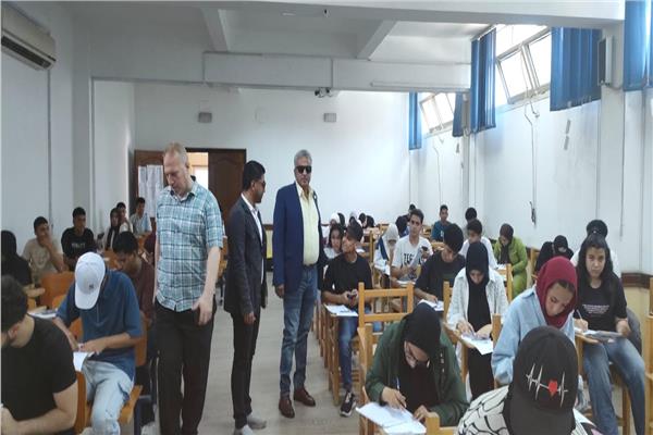 انتظام أعمال الامتحانات بجامعة حلوان التكنولوجية الدولية 