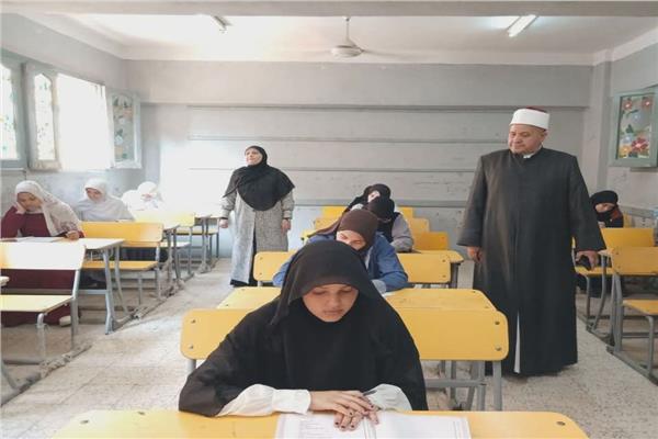 رئيس منطقة القليوبية الأزهرية يتابع سير الامتحانات ويؤكد توفير الأجواء الملائمة للطلاب