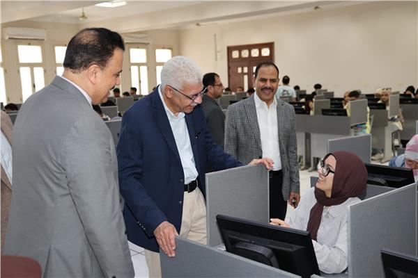 رئيس جامعة المنوفية يشيد 
