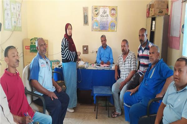 العاملون بشركة الصعيد للنقل والسياحة بمركز إسنا