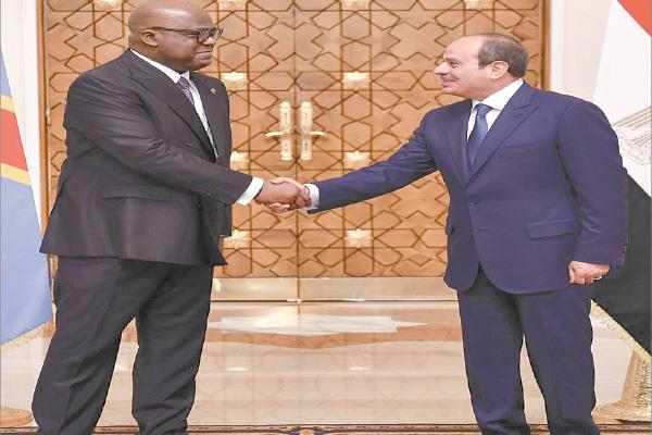 الرئيس عبد الفتاح السيسى يرحب بضيف مصر الرئيس فيليكس تشيسيكيدى