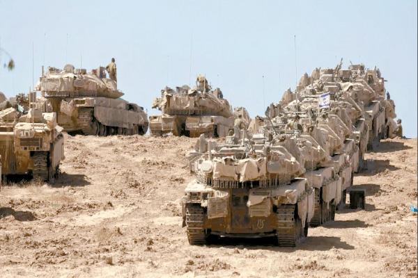 قافلة من الدبابات الإسرائيلية على حدود غزة