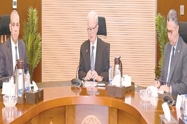 د. حسين عيسى خلال اجتماع المجموعة الوزارية لريادة الأعمال