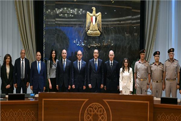 مراسم توقيع اتفاقية لنقل ملكية حصة من محطات وقود "وطنية" والإدارة الكاملة