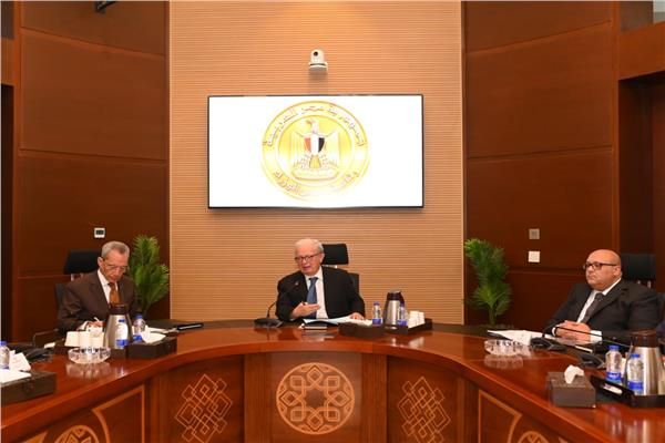 اجتماع متابعة جهود إعادة هيكلة وحوكمة وتطوير أداء الشركات المملوكة للدولة