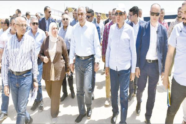 وزير الدولة للإنتاج الحربى خلال جولته مع أعضاء مجلسيّ النواب والشيوخ