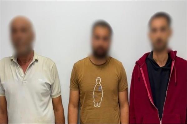 المتهمين عقب القبض عليهم 