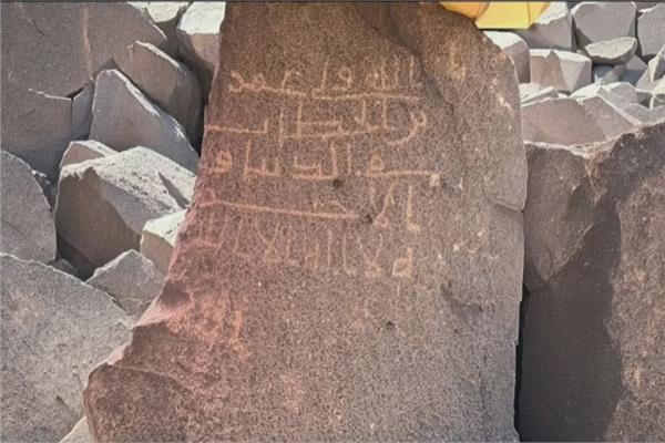 نقش صخري في محافظة مهد الذهب